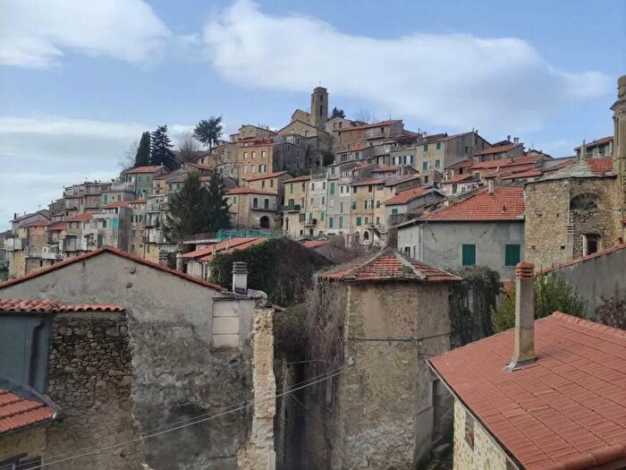 Casa con 6 locali in vendita in Centro Storico SNC, Bajardo