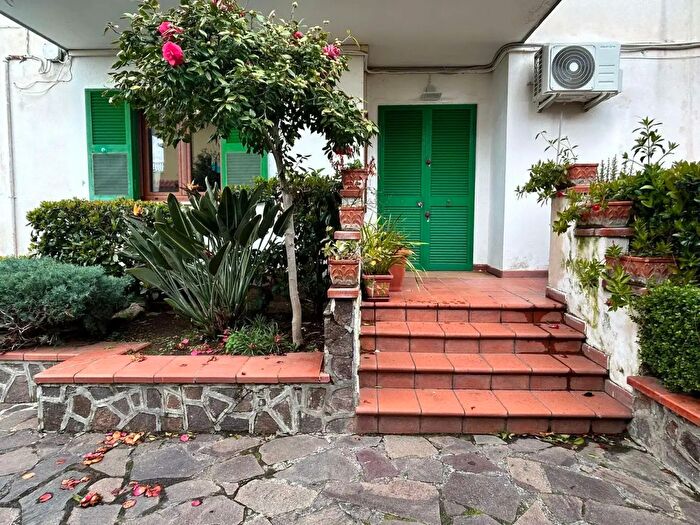 Casa quadrilocale in vendita in Via Curtoli, Torre Del Greco