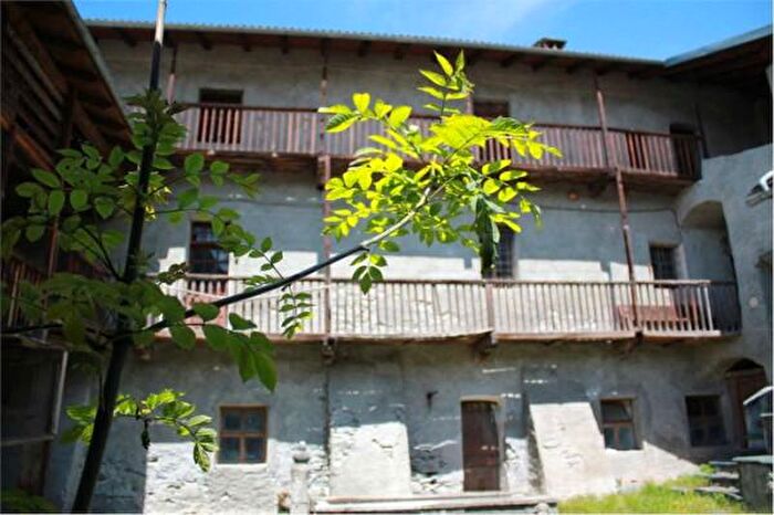 Casa con 6 locali in vendita in Frazione Corliod, Challand Saint Anselme