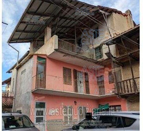 Appartamento con 7 locali in vendita in Via Castellazzo B Piverone To Italia, Piverone