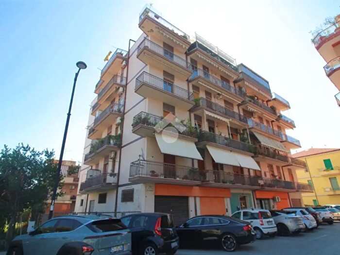 Appartamento trilocale in vendita in Piazza Salvo d'Acquisto, Pescara