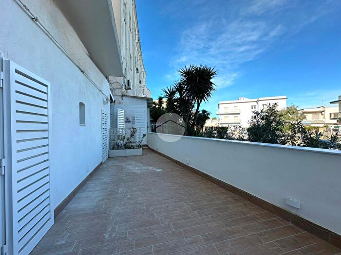 Appartamento trilocale in affitto in Via Torregaveta, Bacoli