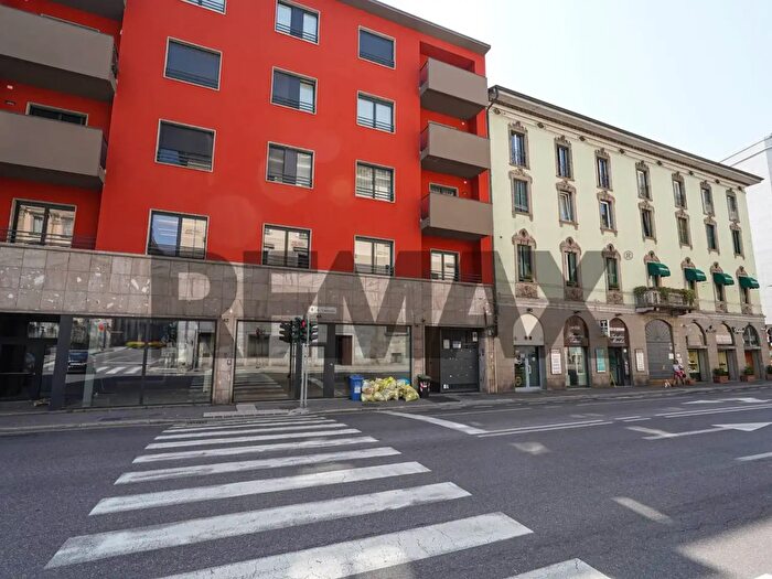 Appartamento trilocale in vendita in Via Camozzi, Bergamo
