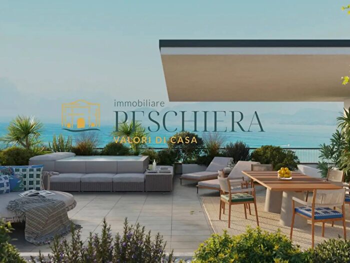 Appartamento quadrilocale in vendita in Via Petrarca, Peschiera Del Garda