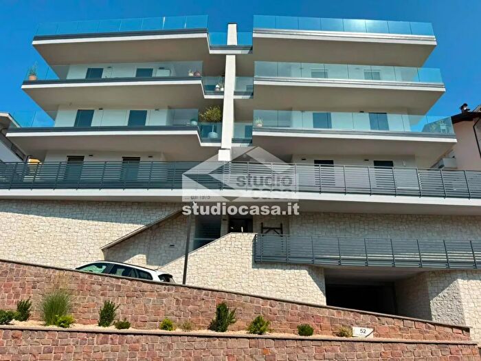 Appartamento quadrilocale in vendita in Via delle Tre Croci, Trento