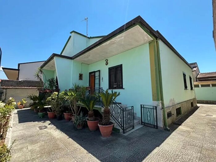 Casa con 5 locali in vendita in Traversa Via, Curti