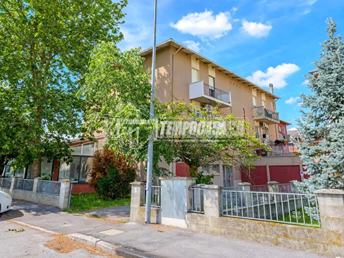 Appartamento quadrilocale in vendita in Via Dante Alighieri, Galliera