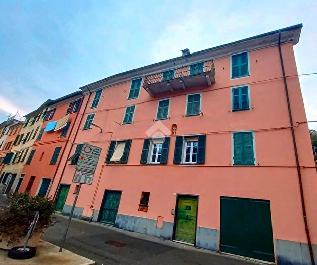 Appartamento trilocale in vendita in Via Raggio Augusto, Borzonasca