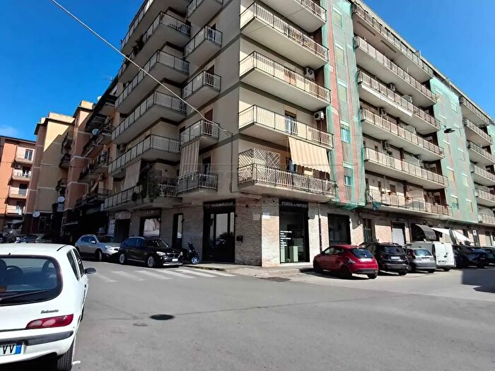 Appartamento con 6 locali in vendita in Via Rosario Gagliardi, Siracusa
