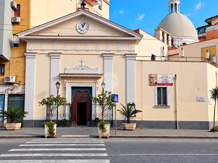 Appartamento trilocale in vendita in Via Padre Rocco, Napoli