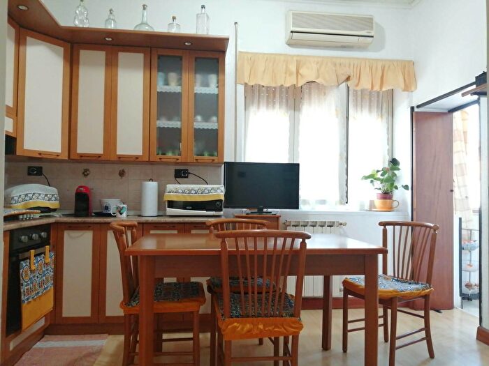 Appartamento quadrilocale in vendita in Via Goito, Catania