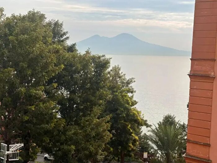 Appartamento trilocale in vendita in Via Posillipo, Napoli