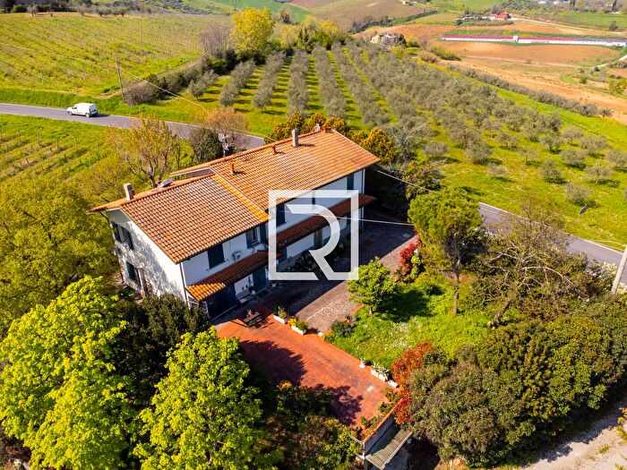 Casa con 6 locali in vendita in Via Montilgallo, Longiano