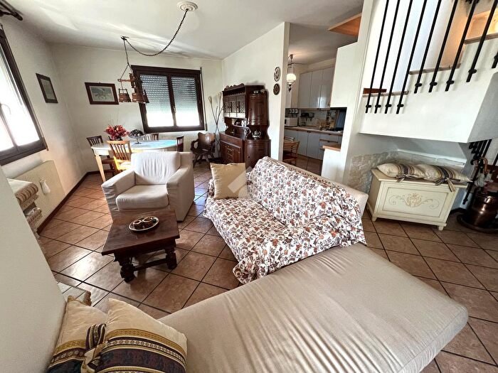 Appartamento con 5 locali in vendita in Via Monsignor Gentilin, Verona