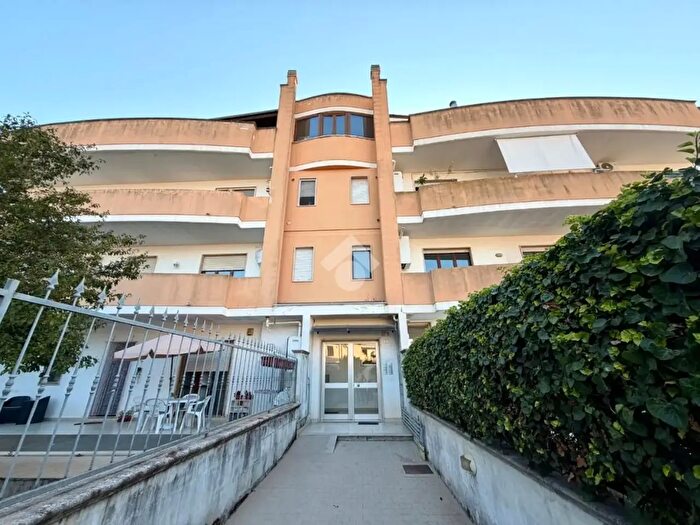 Appartamento trilocale in vendita in Via Giovanni Falcone, Lizzanello