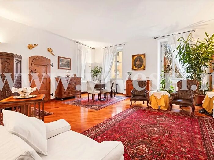 Appartamento con 5 locali in vendita in Via De Amicis, Milano