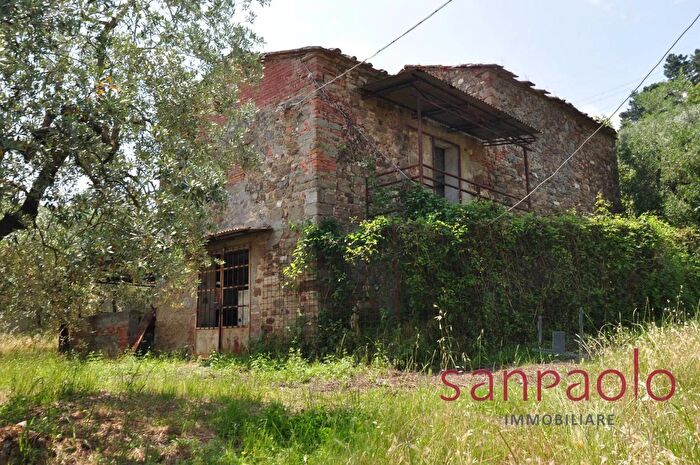 Casa con 8 locali in vendita in Via Molinaccio Carmignano, Carmignano