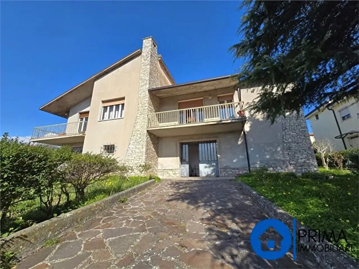 Casa con 11 locali in vendita in Str di Rosaro, Terni