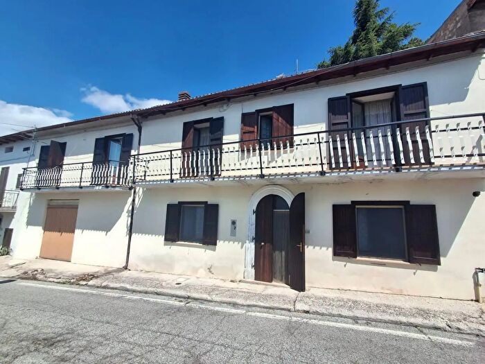 Casa con 5 locali in vendita in Via Roma, Castel Del Monte