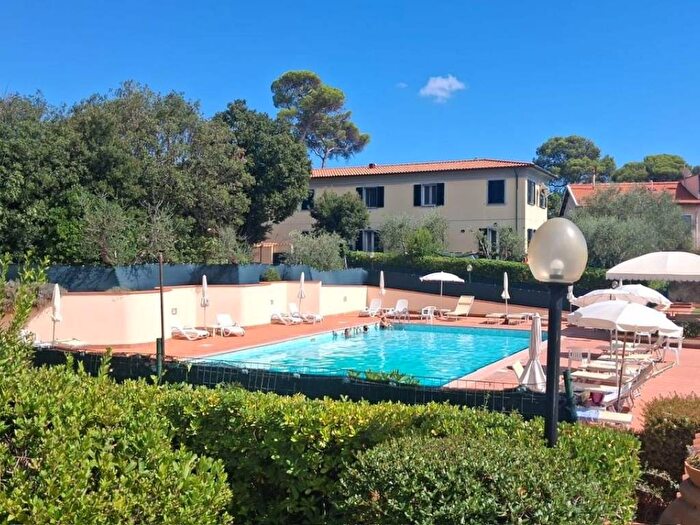 Appartamento trilocale in affitto in Quercianella, Livorno