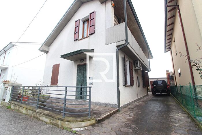 Casa con 6 locali in vendita in Via Ravennate Cesena, Cesena