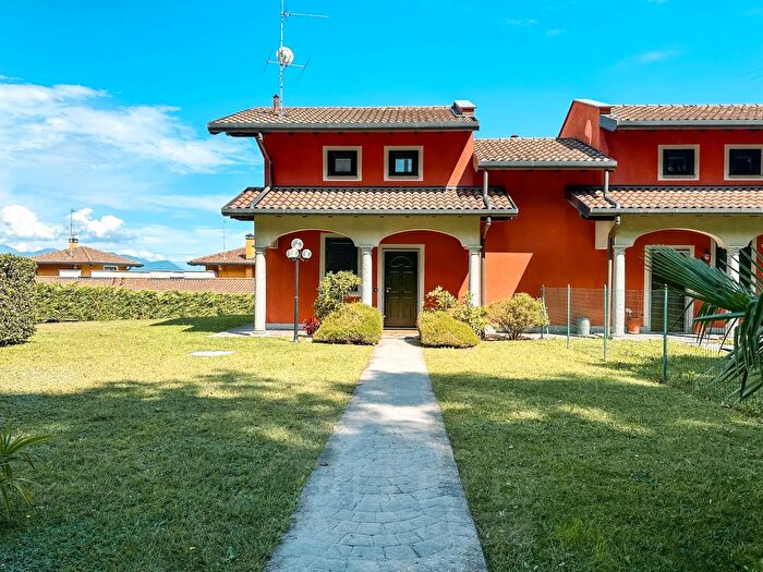 Casa trilocale in vendita in Via Tassera, Stresa