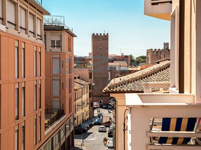 Appartamento trilocale in affitto in Via Francesco Sforza, Colle Oppio, Roma