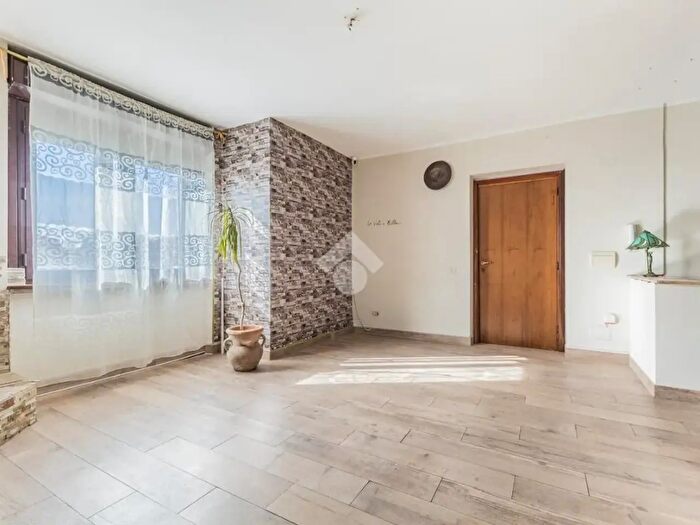 Appartamento trilocale in vendita in Via Dario Musetti, Caprarola