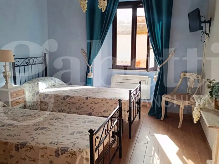 Appartamento trilocale in vendita in Via Andrea Sacchi, Nettuno