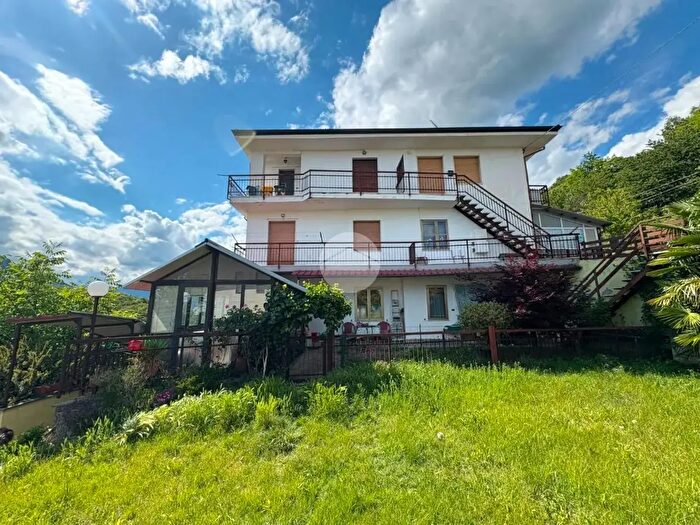 Casa con 9 locali in vendita in Località Nava, Cuorgne'