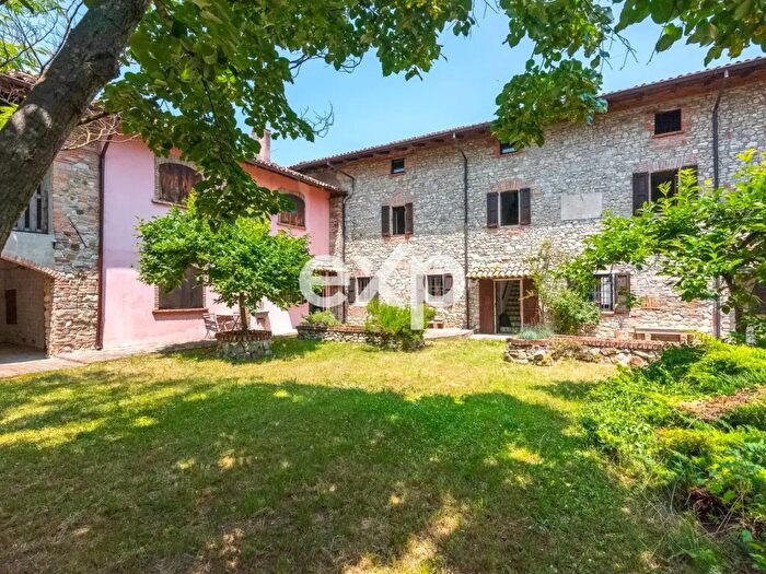 Casa in vendita in Borgonovo Val Tidone