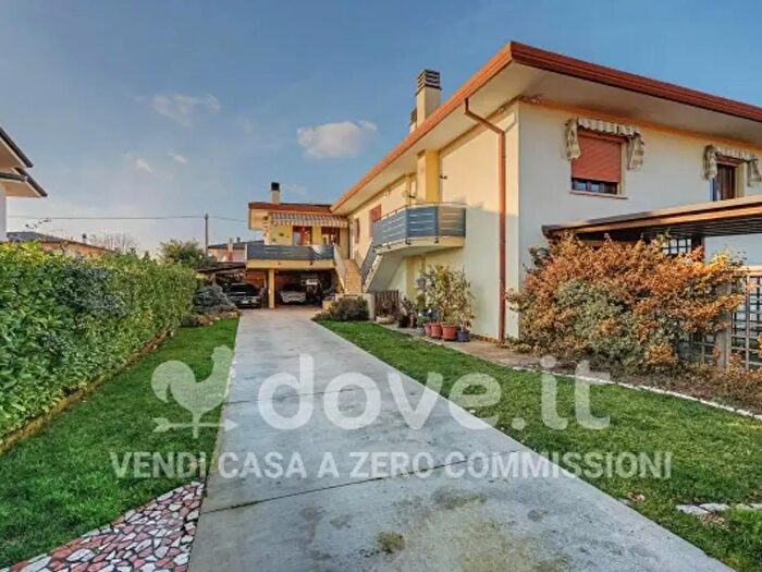 Casa con 6 locali in vendita in Via Venzone Snc, Vazzola