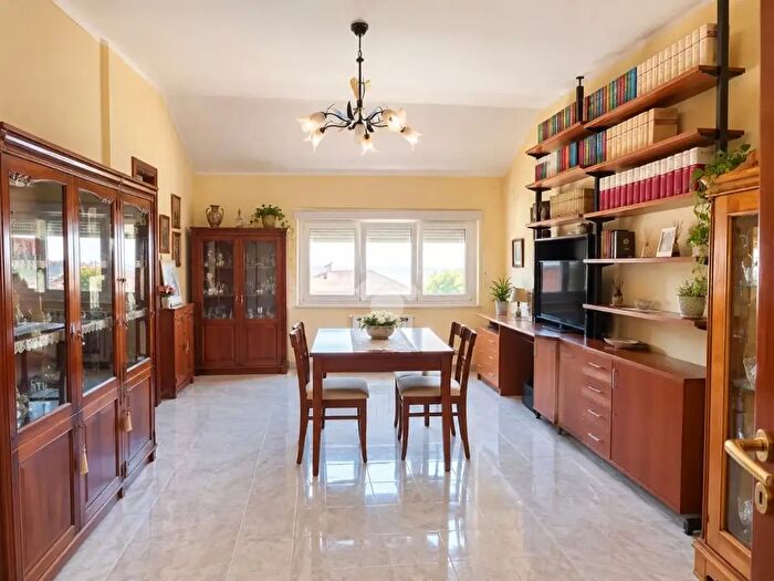 Appartamento trilocale in vendita in Via Avezzano, Ardea
