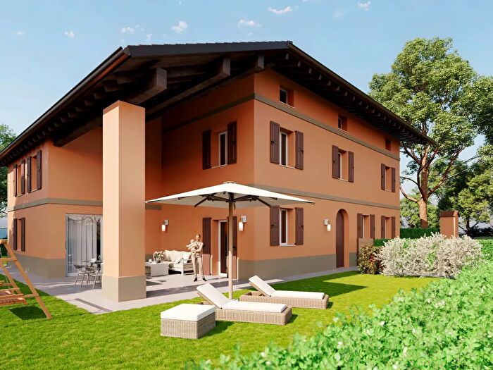 Casa con 8 locali in vendita in Modena