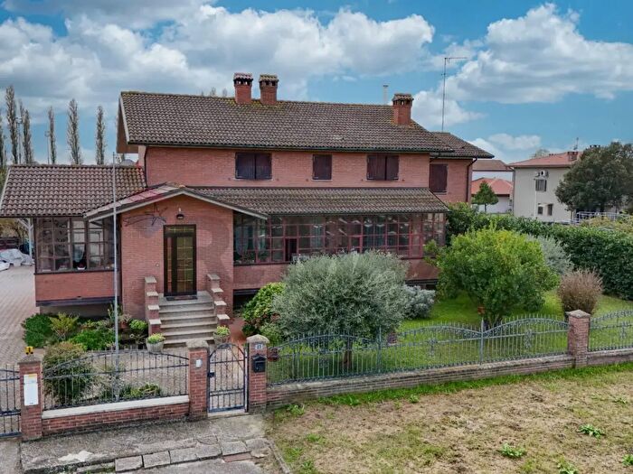 Casa con 7 locali in vendita in Codigoro