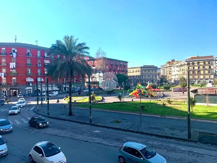 Appartamento trilocale in vendita in Piazza Nazionale, Napoli