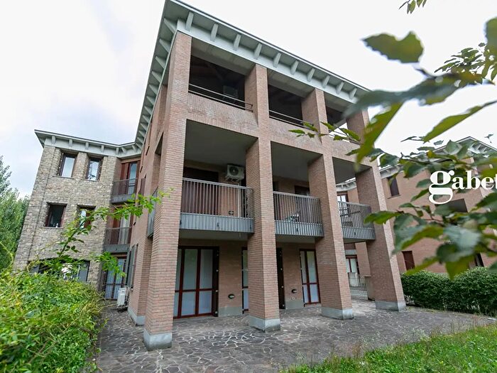 Appartamento trilocale in vendita in Via degli Alpini, Merate