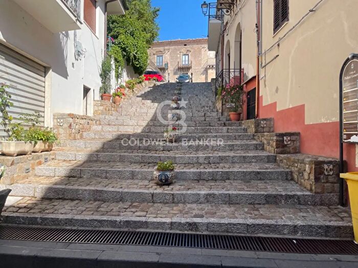 Casa con 6 locali in vendita in Via Giuseppe Garibaldi, Polizzi Generosa