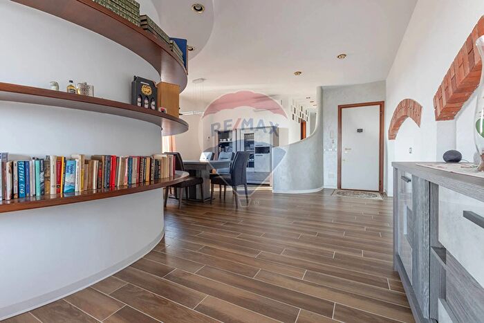 Appartamento trilocale in vendita in Via Trento, Somma Lombardo