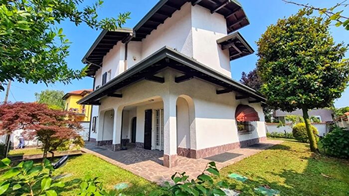 Casa con 6 locali in vendita in Via Borsano Castegnate Castellanza Varese Lombardia Italia, Castellanza