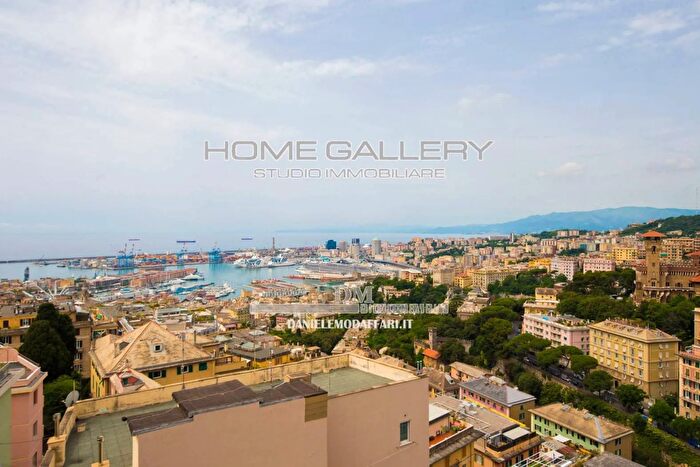 Appartamento con 6 locali in vendita in Via Capraia, Genova