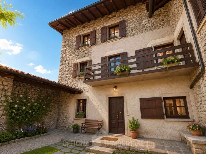 Casa con 8 locali in vendita in Via al Bacco, Colico