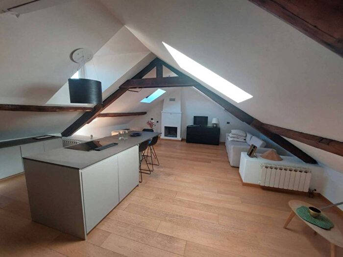 Appartamento trilocale in affitto in Via Arnolfo di Cambio, Paolo Sarpi, Milano