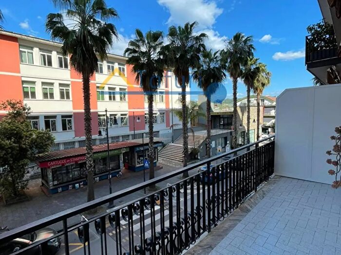 Appartamento con 6 locali in vendita in Via San Pio X, Agropoli
