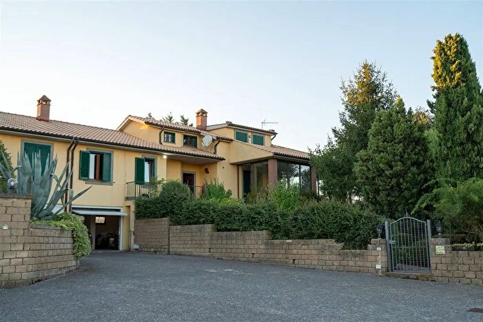 Casa con 8 locali in vendita in Loc Vitozzetto Piansano, Cellere
