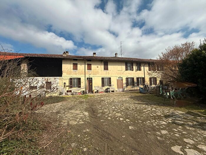Casa quadrilocale in vendita in Cantone Grassi, Casale Monferrato