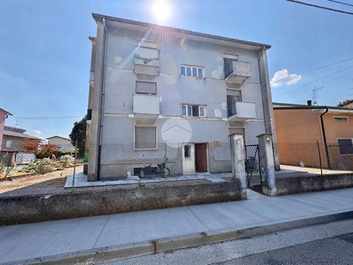 Appartamento trilocale in vendita in Via Gabiano, Borgo San Giacomo