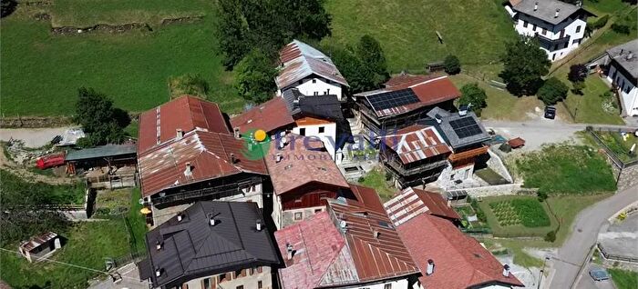 Appartamento con 10 locali in vendita in Rabbi