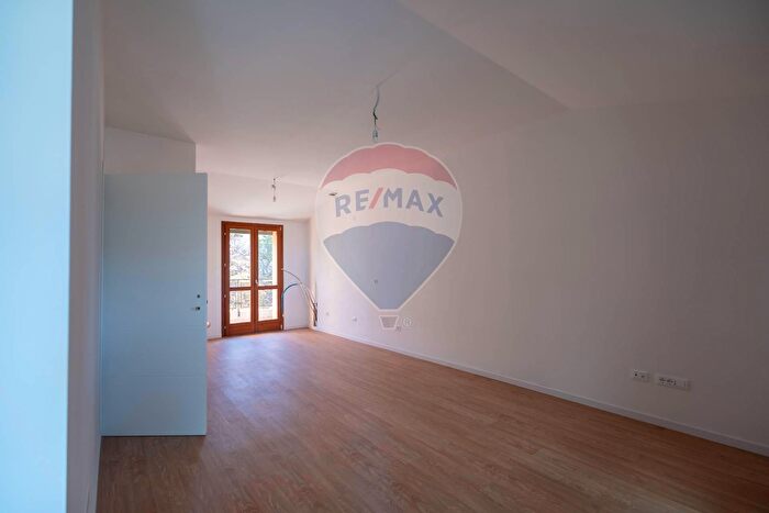 Appartamento quadrilocale in vendita in Via Giuseppe di Vittorio, Serra De Conti