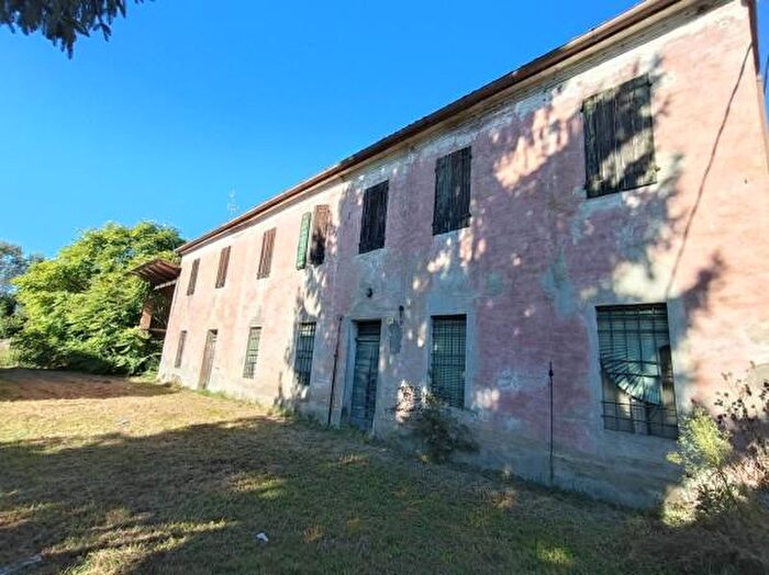 Casa con 6 locali in vendita in Via Fiumazzo, Russi